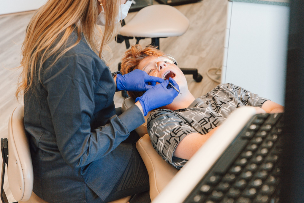 Jak probíhá dentální hygiena krok za krokem obrázek 4 Jak probíhá dentální hygiena krok za krokem obrázek 3